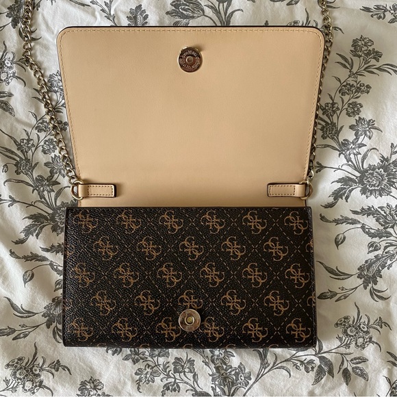 Guess Wallet Purse - Picture 2 of 5